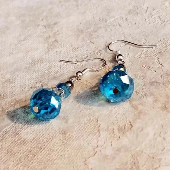 Handcrafted Victorian Aqua Blue Crystal Silver Filigree Basket Earrings - Picture 6 of 7